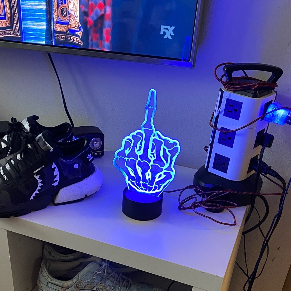 Middle Finger 3D Holgram Lamp🖕🏾, CHANGE COLORS🔥